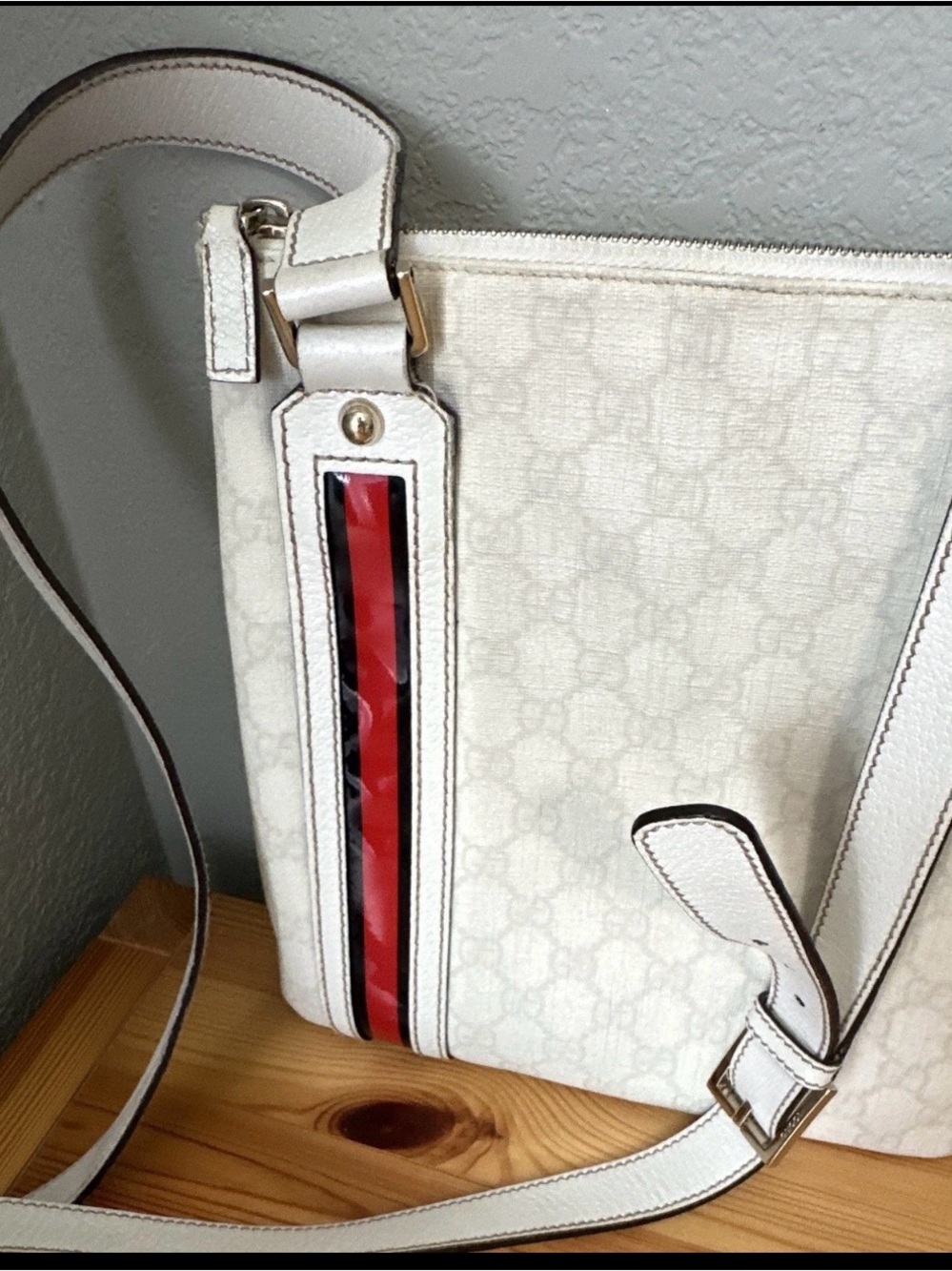 Gucci Cream Signature Crossbody with Red and Navy Stripe - Picture 5 of 12